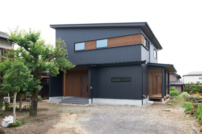 稲河町の家